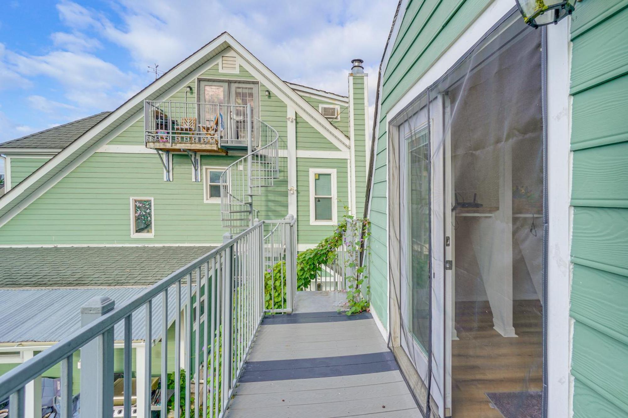 Epic Brunswick Apartment, Deck With Private Hot Tub! Exteriér fotografie