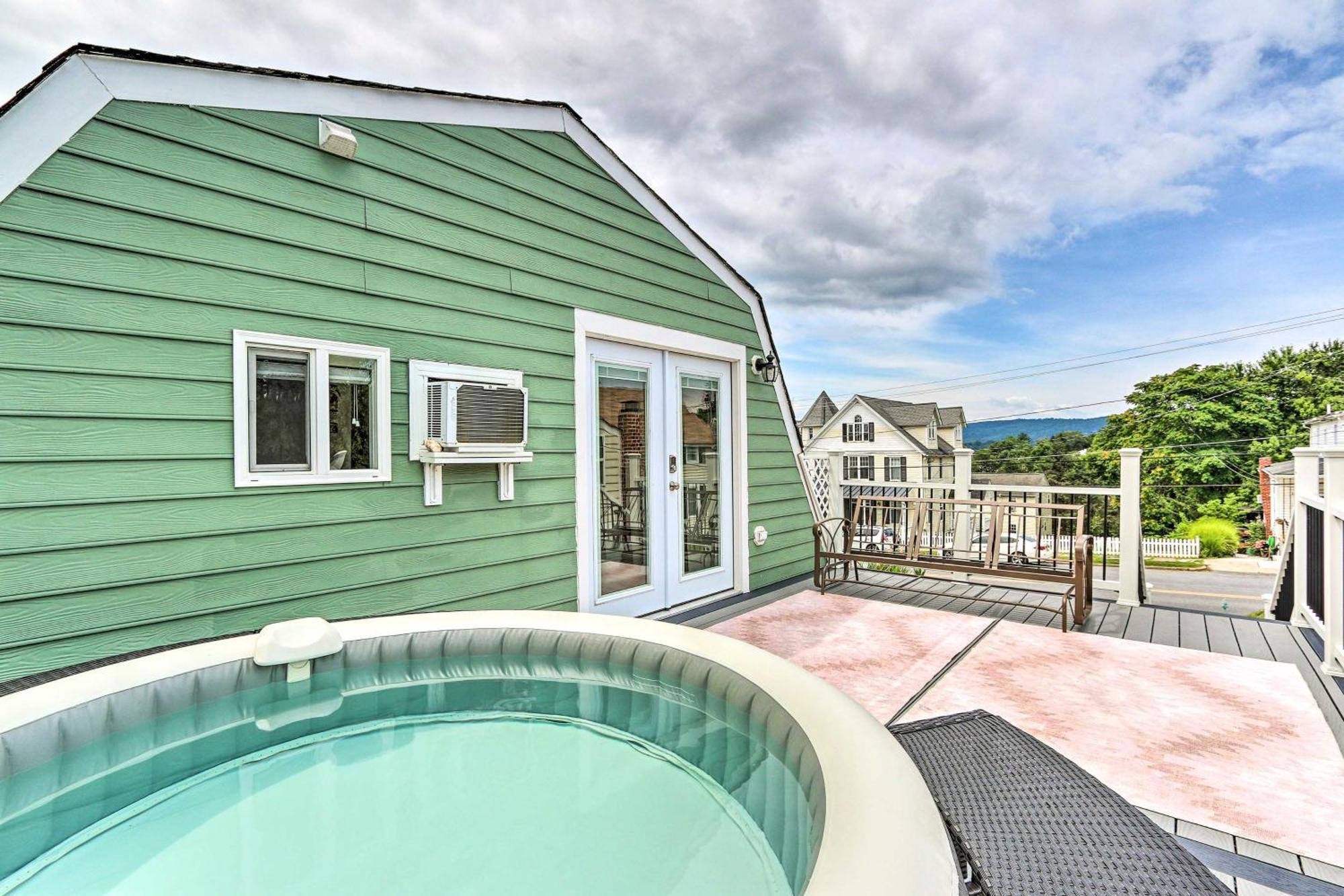 Epic Brunswick Apartment, Deck With Private Hot Tub! Exteriér fotografie